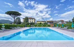 Hotels in Nozzano Castello